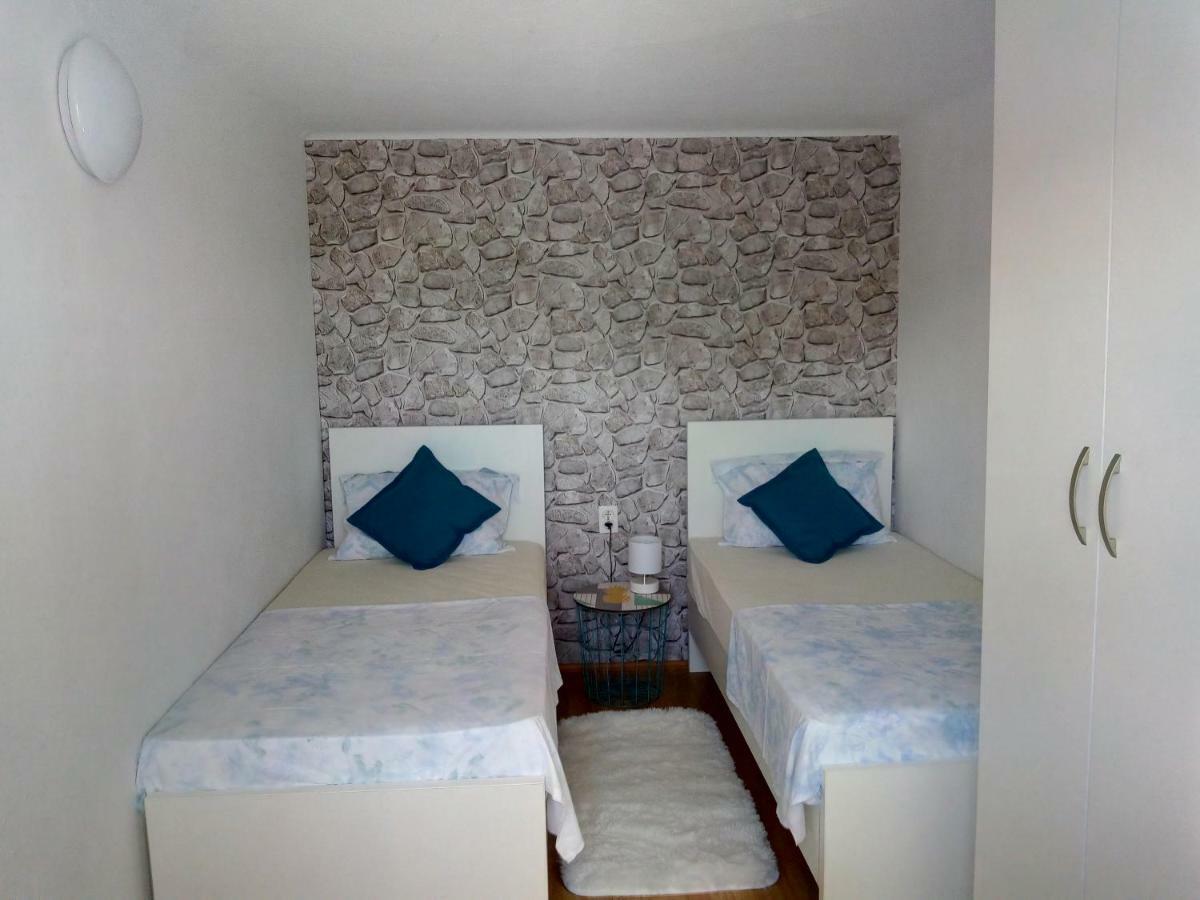Apartmani Paulo 维斯 外观 照片